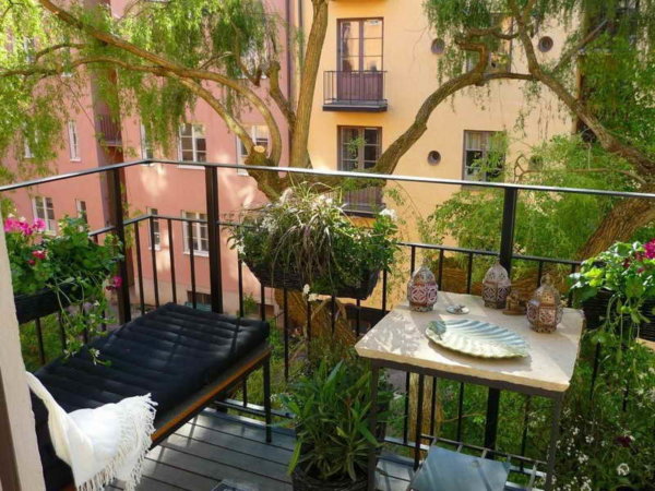 Small-Balcony-Ideas-with-Plants-Decoration
