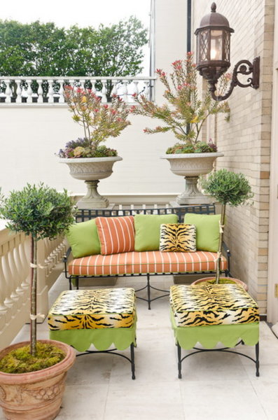 Small-Sofa-Sets-and-Classic-Brick-Wall-in-Traditional-Apartment-Outdoor-Patio-Design-Ideas