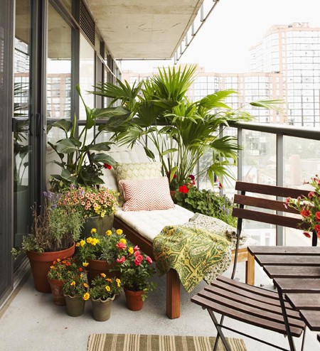 small-balcony-garden-2
